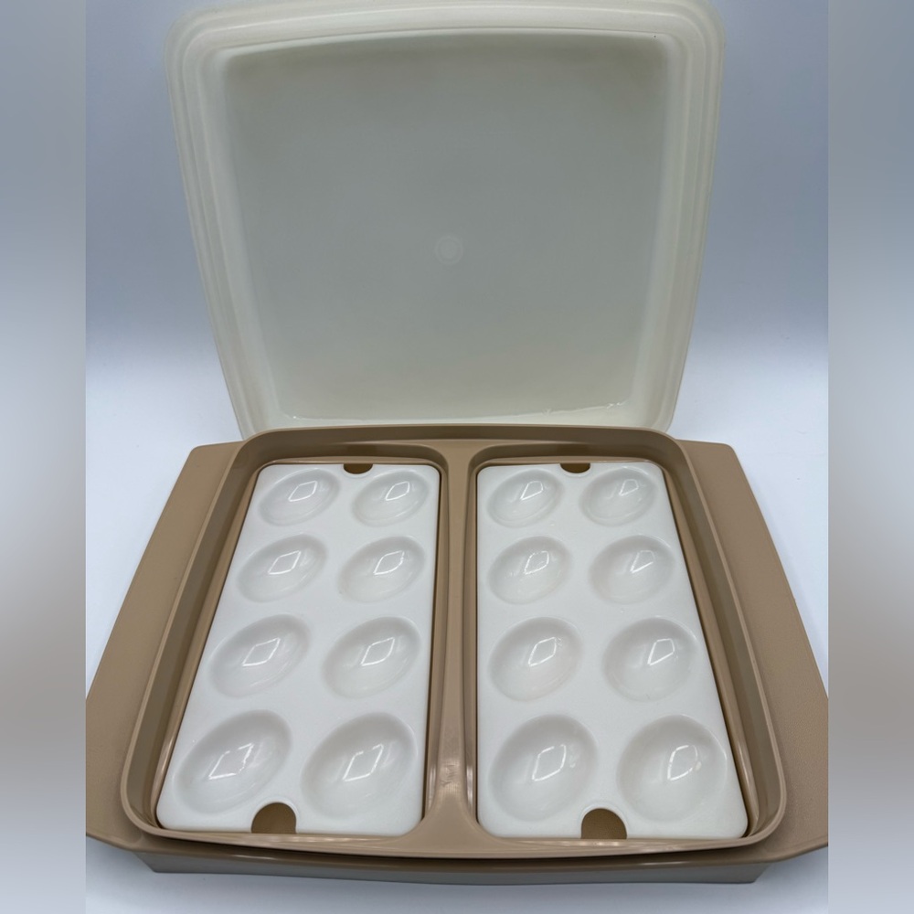 Vintage Tupperware Deviled Egg Carrier #723-3 – Almond